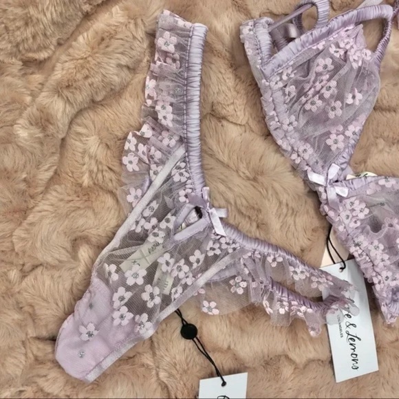 Ditsy Shimmer Set NWOT - Picture 3 of 16